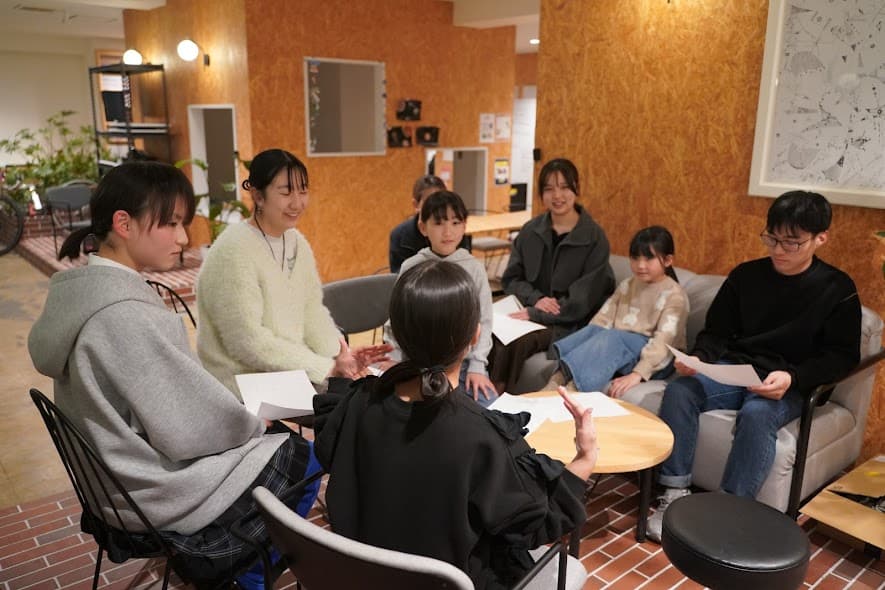 みんなで企画を話し合う様子